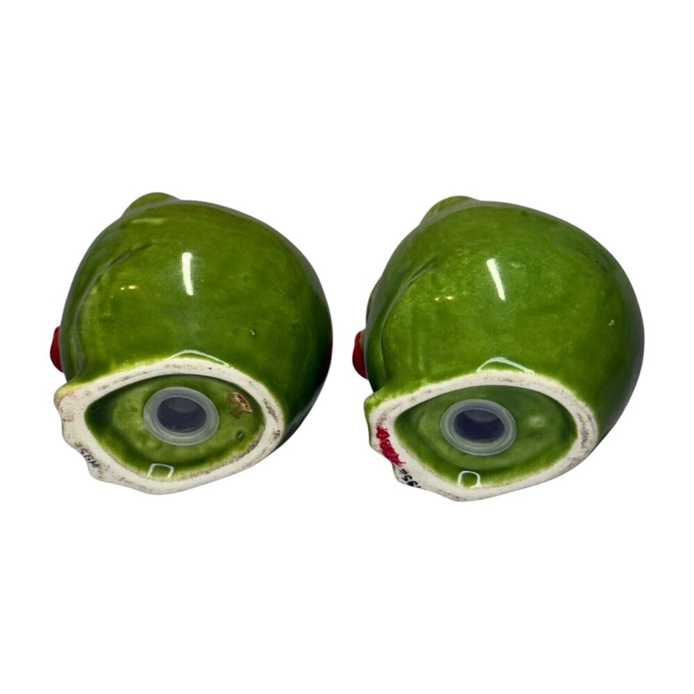 Vintage Pair of Green Happy Frog with Bowtie Salt & Pepper Shakers Ceramic - Picture 5 of 6